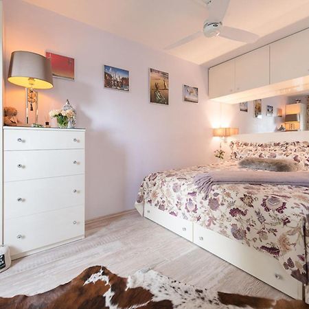 Hartha Apartment Bagian luar foto