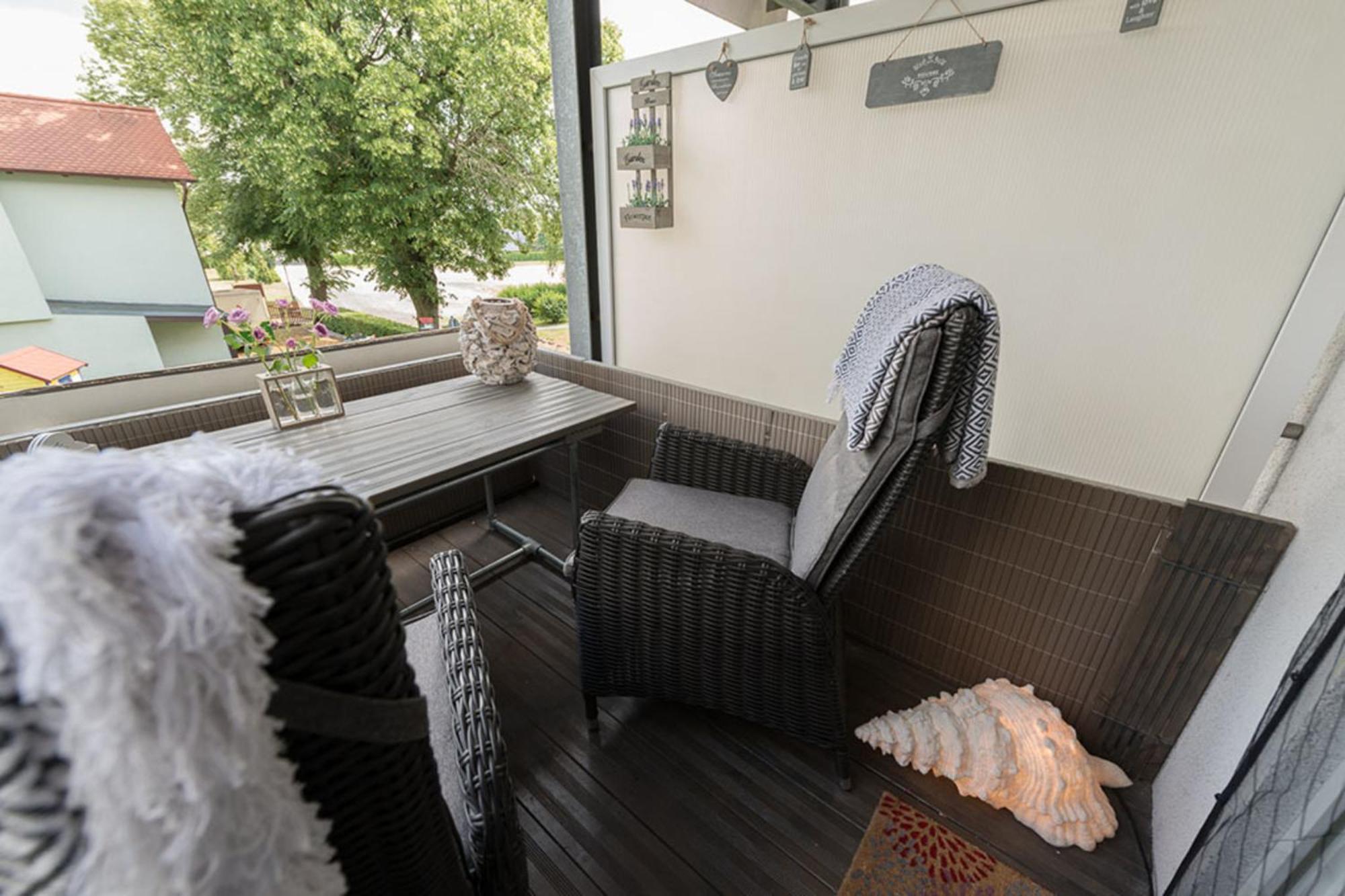 Hartha Apartment Bagian luar foto
